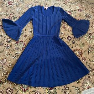 Gently worn Women’s Blue Flared Sleeve Dress by Lilly Pulitzer size XS